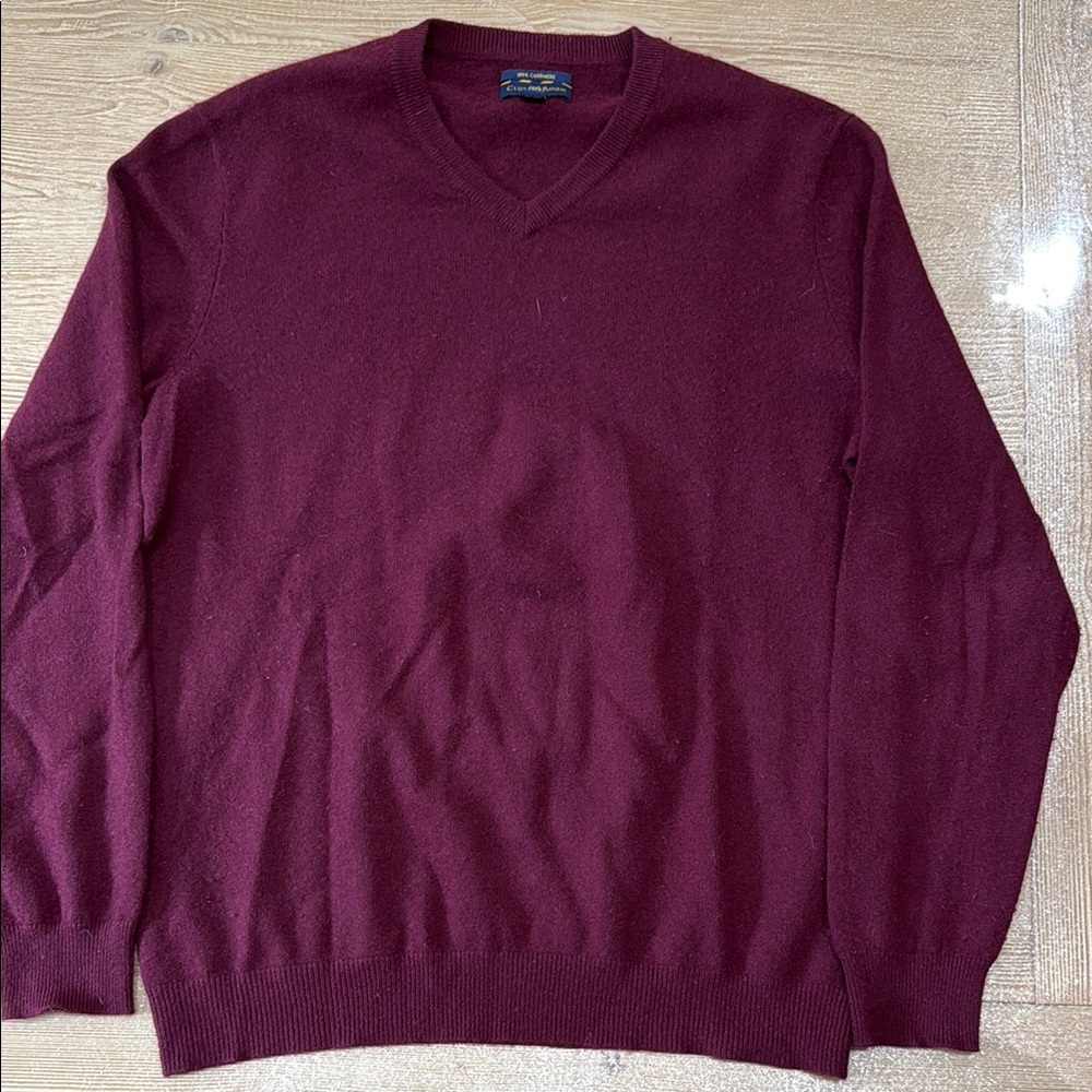 Club Room 100% Cashmere v-neck sweater in maroon